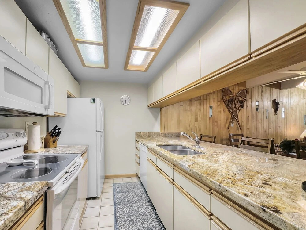 Wh102 Wheeler House 2 Bedroom Condo by RedAwning