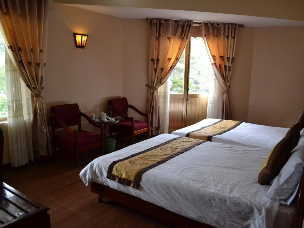Van Ly Hotel