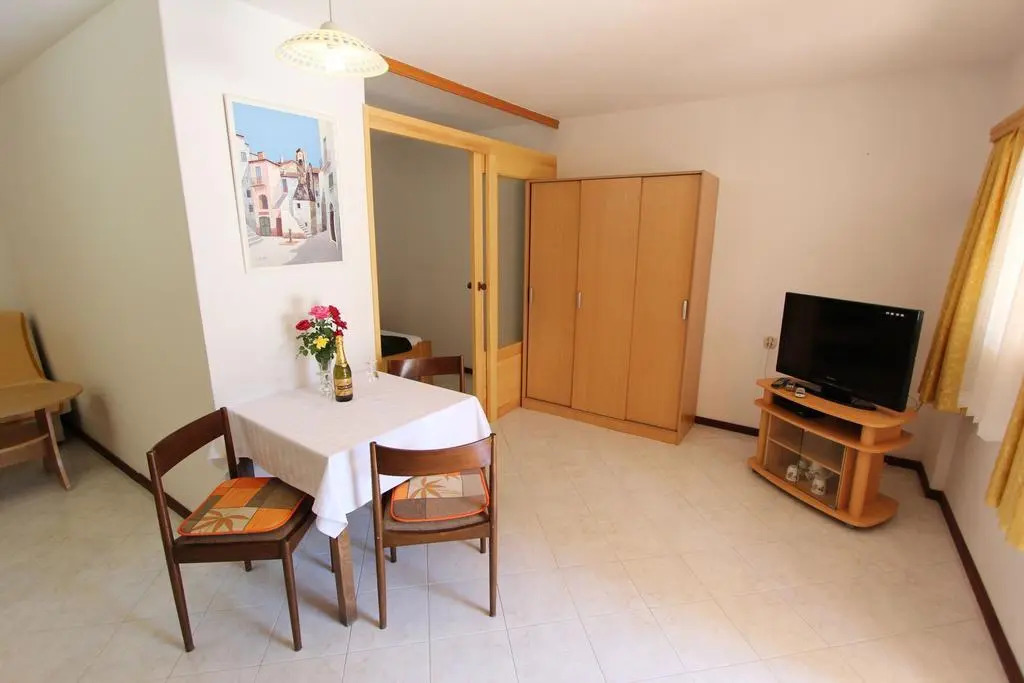 Room and Apartments Mariza