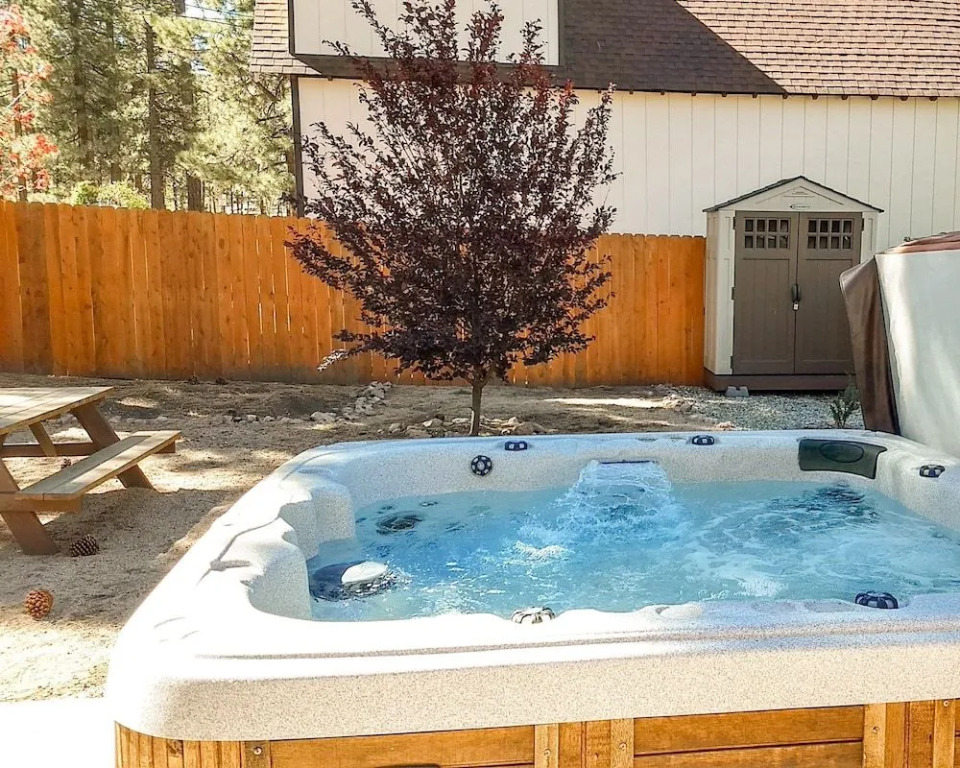 880 Edgemoor Rd Cabin