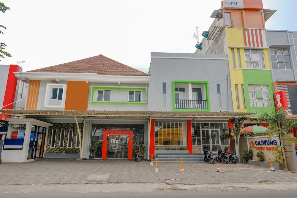 Ciliwung Family Residence by OYO Rooms