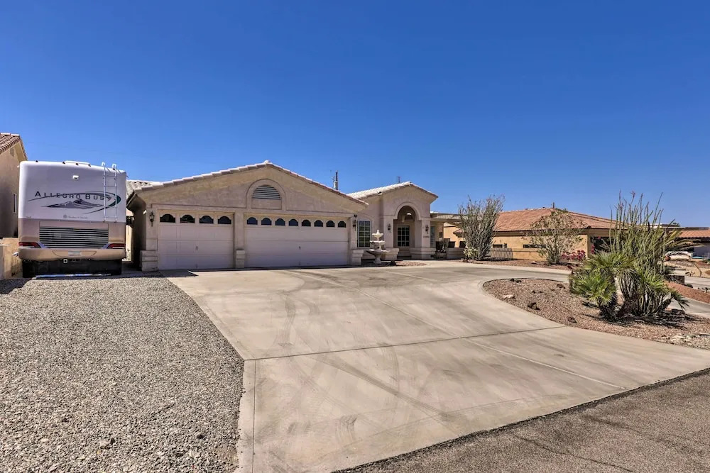 Beautiful Havasu Retreat w/ Hot Tub, Pet Friendly!