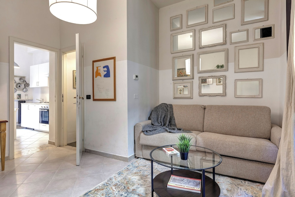 Casine Apartment by Mamo Florence