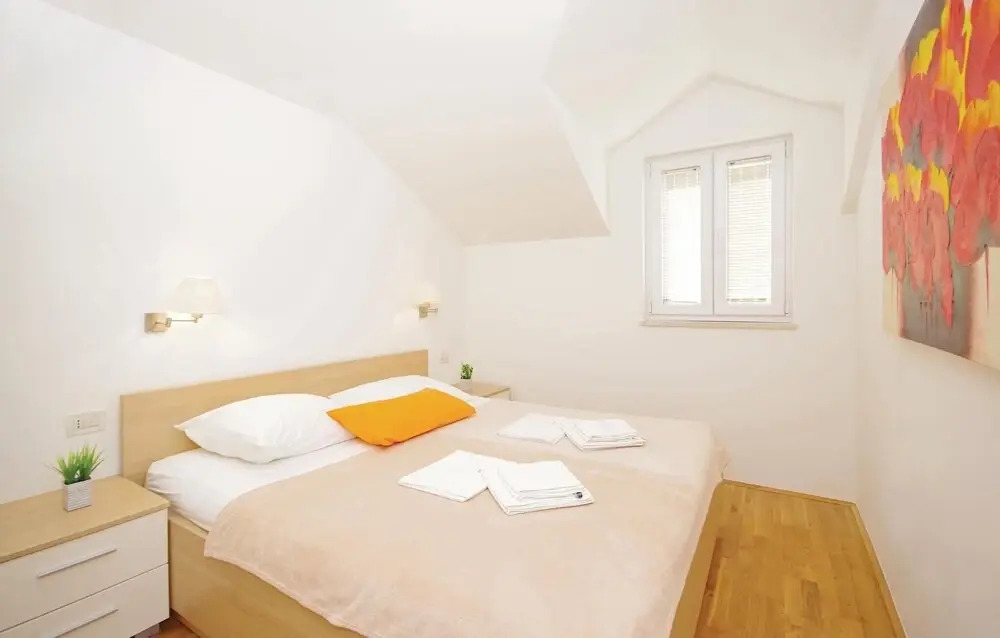 Beautiful Home in Makarska With Wifi and 2 Bedrooms