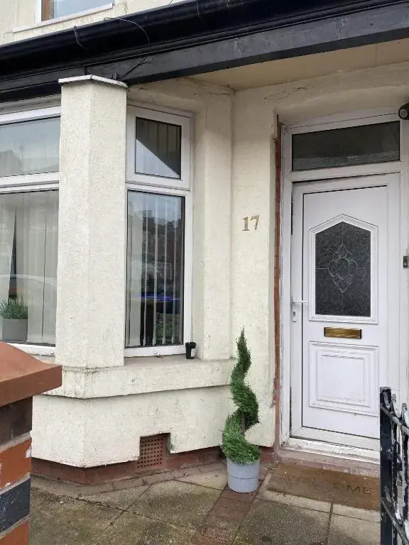 Private King En-Suite bedroom close to MediaCityUK/Old Trafford