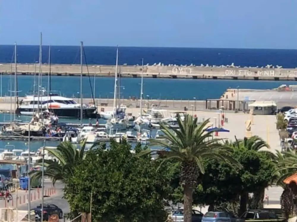 Kate Apartment Across the Marina