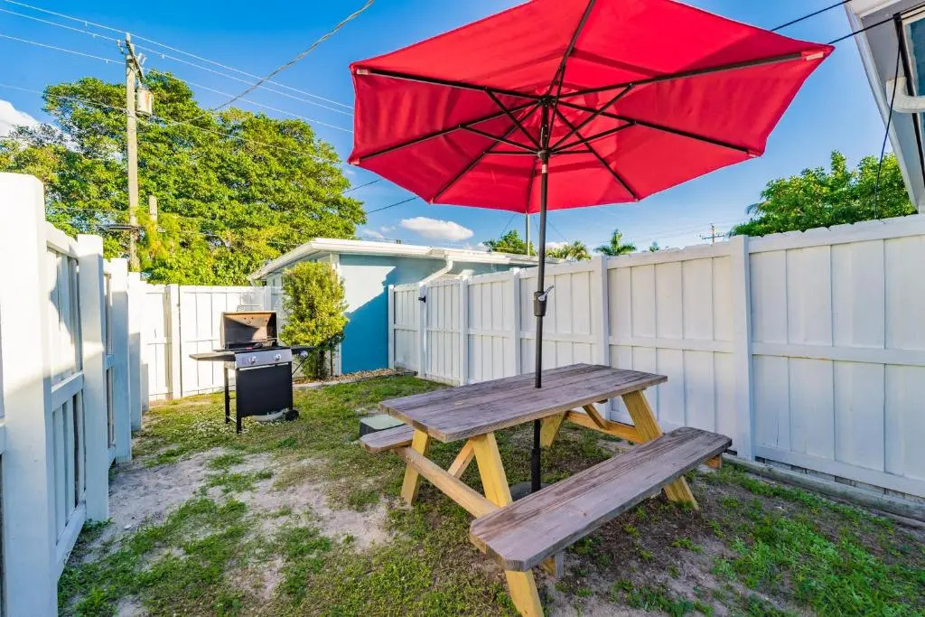 Beach Chairs, Good Kitchen, Strong Wifi on 14th Ave