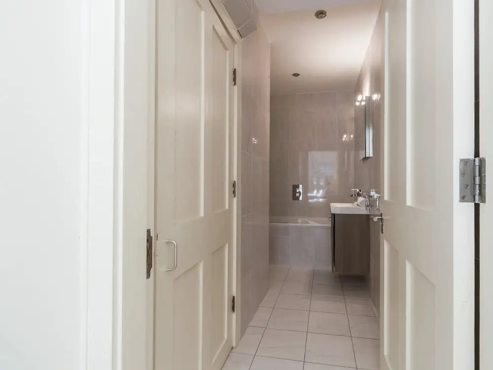 The Eamon DeVelara Suite - hiphipstay
