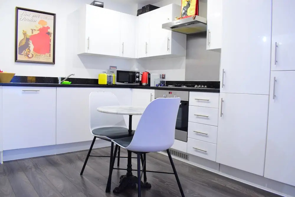 1 Bedroom Flat With Balcony In Camden Town