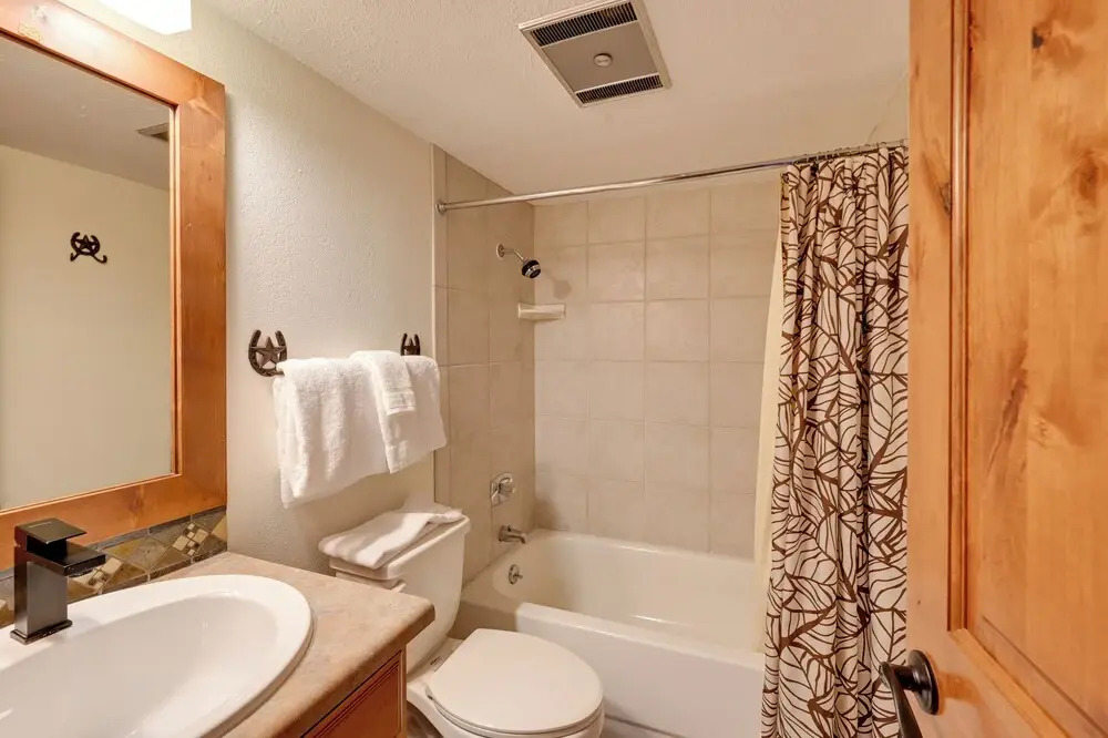 Upscale Condo w/ Balcony < 1/2 Mi to Ski Resort