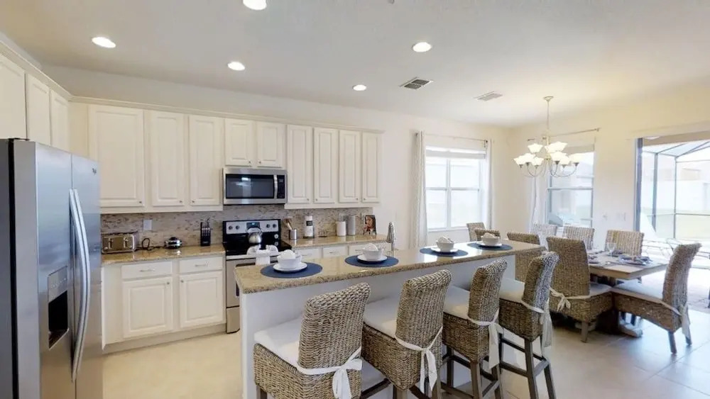 ACO Premium - 7 Bd with south facing pool (1722)