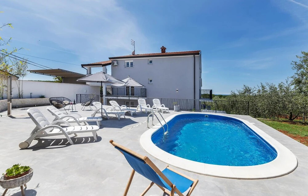 Stunning Apartment in Porec With 2 Bedrooms, Wifi and Outdoor Swimming Pool