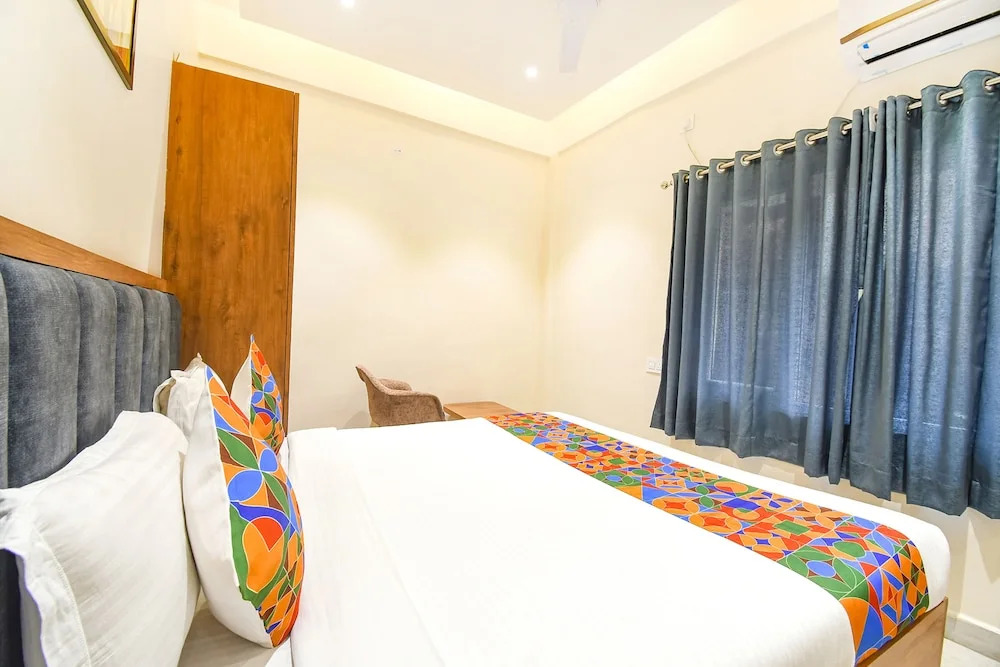 Fabhotel Prime The Golden Plaza