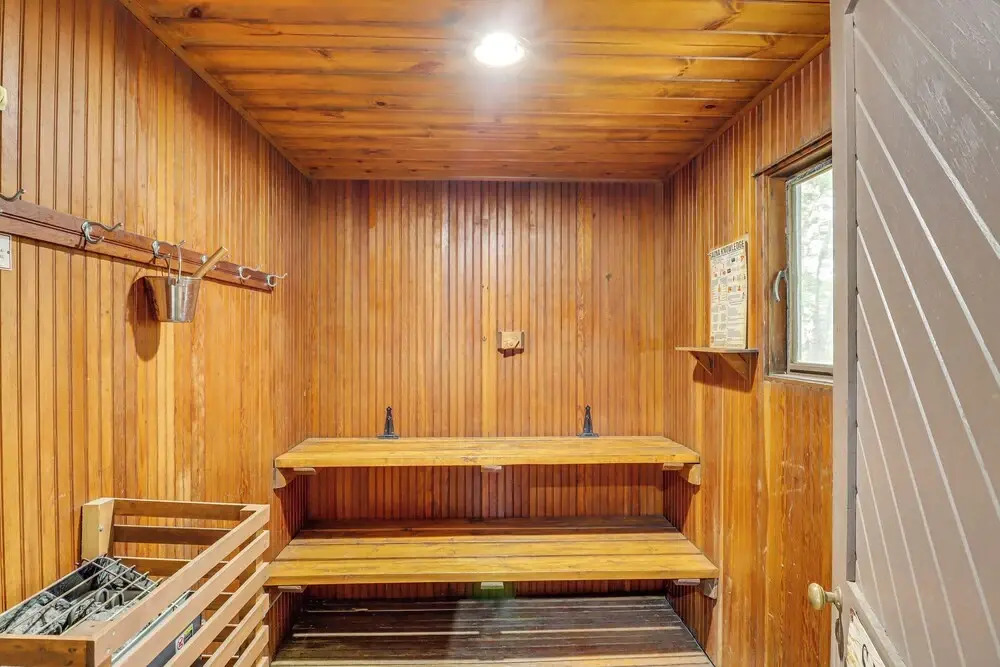 Hot Tub & Mtn Views: Expansive Hazleton Retreat