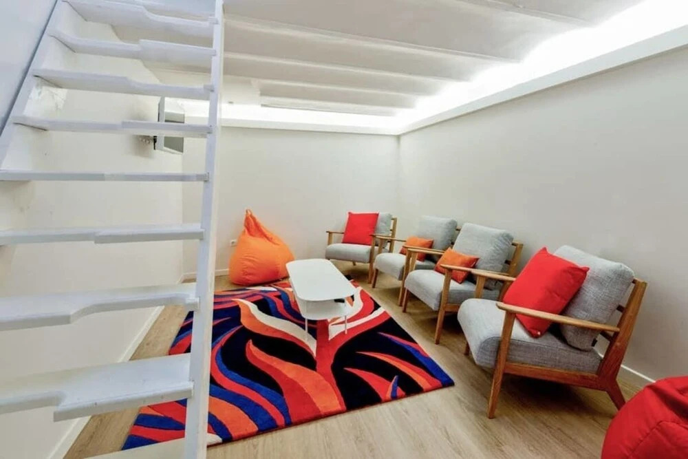 Cozy Flat in the 13th District for 6 People