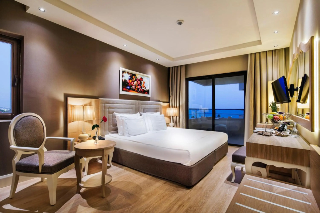 Bellis Deluxe Hotel & Heated for Winter Aqua Park