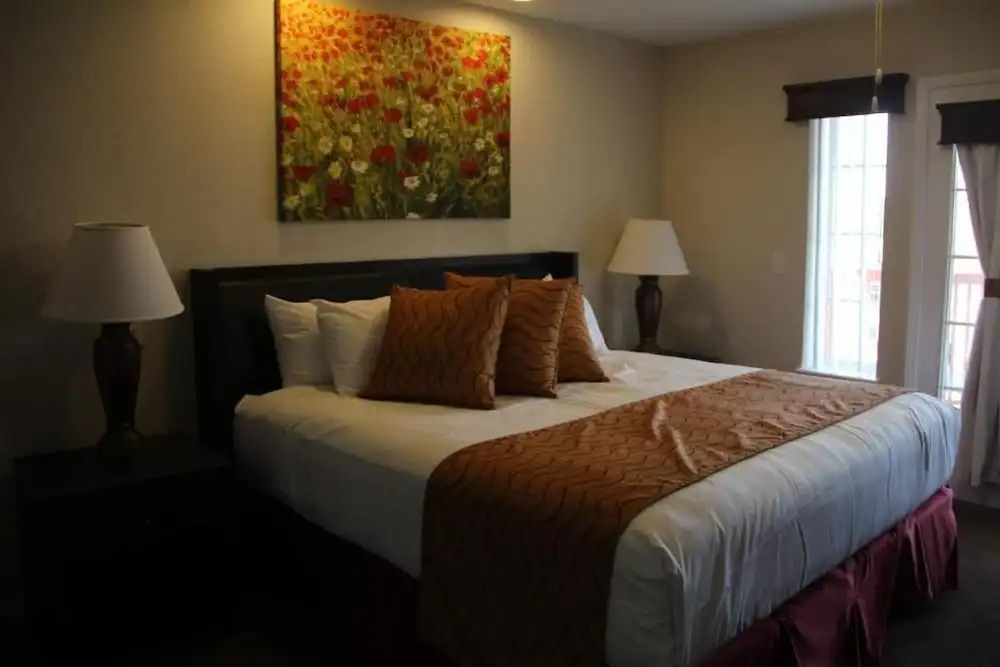 Grand Crowne Resort