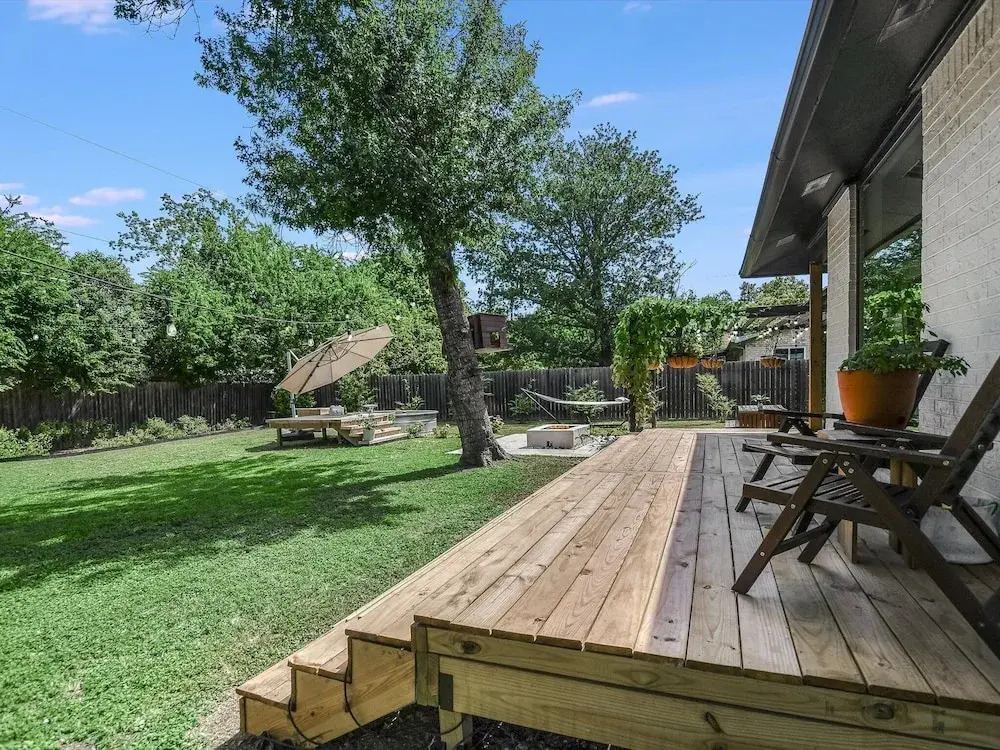 Charming Ranch Home Near Dell With Cocktail Pool