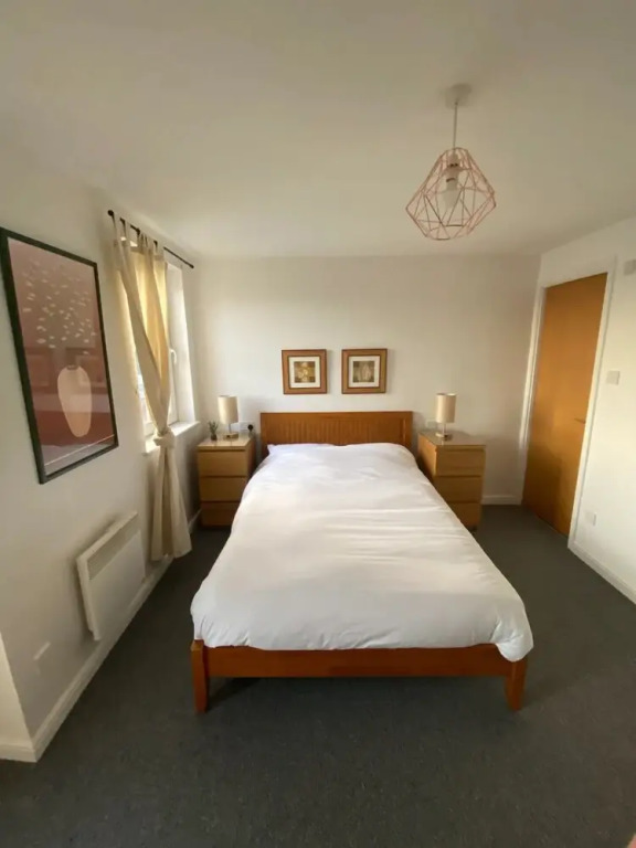 Gorgeous 2 Bedroom Apartment in Vibrant Leith With Amazing Views