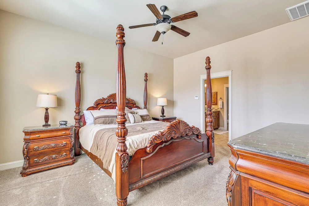 Ultimate Havasu Escape: Spacious 4BR 2 King Suites