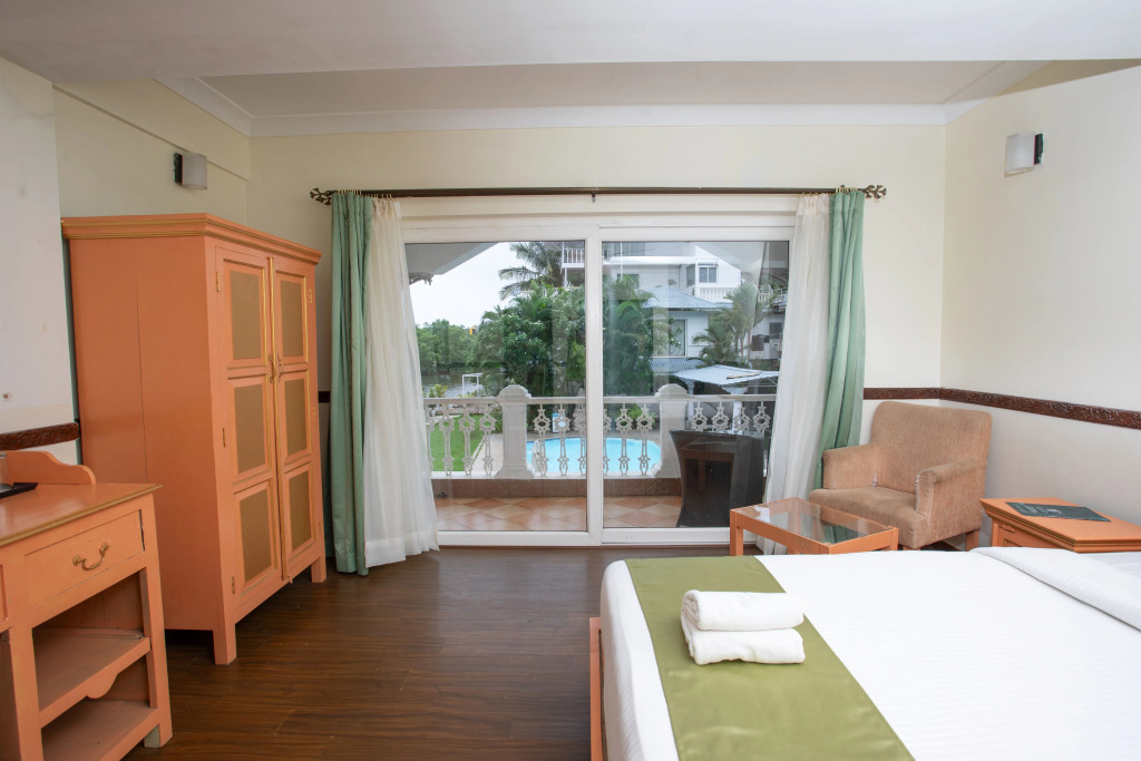 Stone Wood Riverfront Resort, Siolim