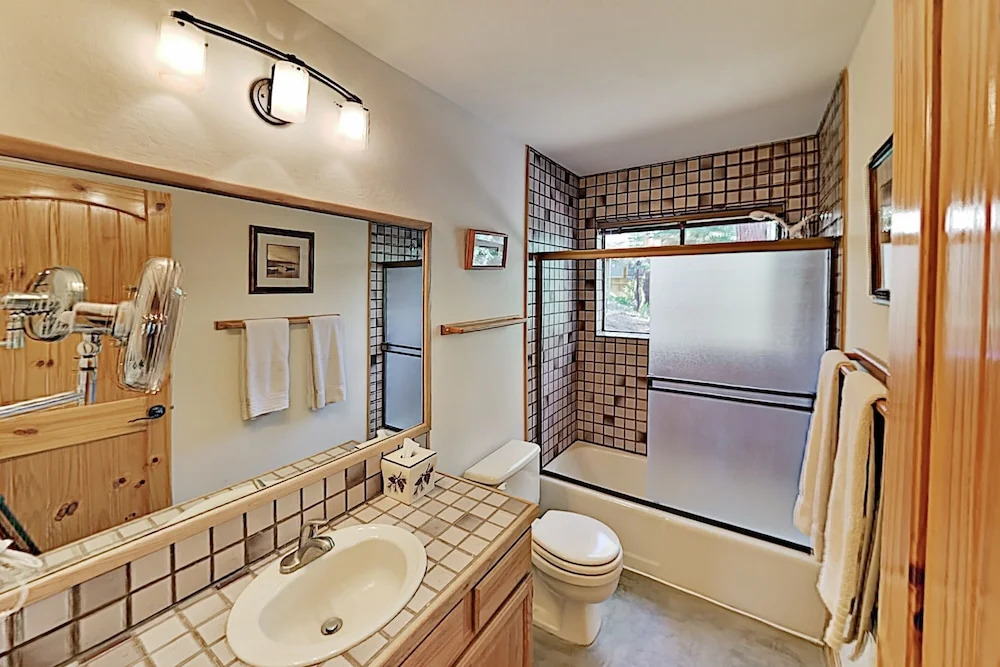 Roomy Forest-view W/ Private 2-car Garage 4 Bedroom Home