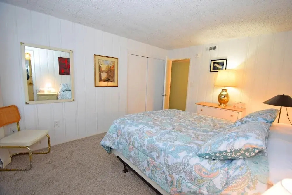 Alameda 5 2 Bedroom Condo by RedAwning