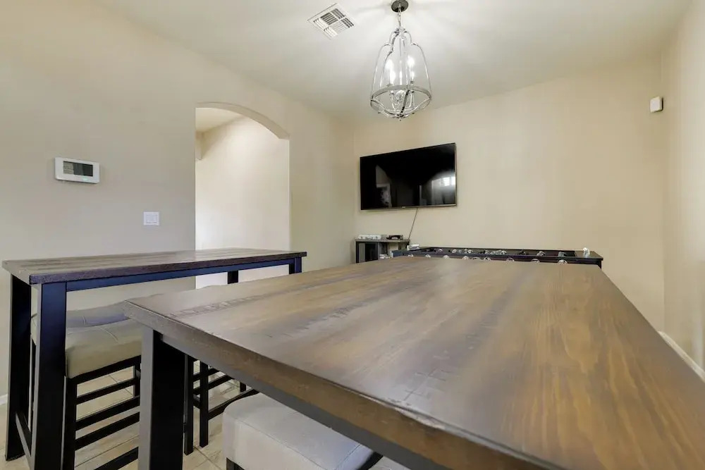 Pool, Fire Pit: Luxe Family Home in Goodyear
