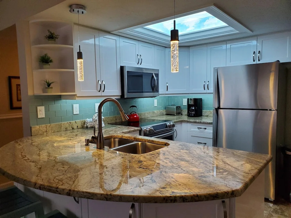 Midnight Cove Ii 811f - Gem On The Bay! 2 Bedroom Condo