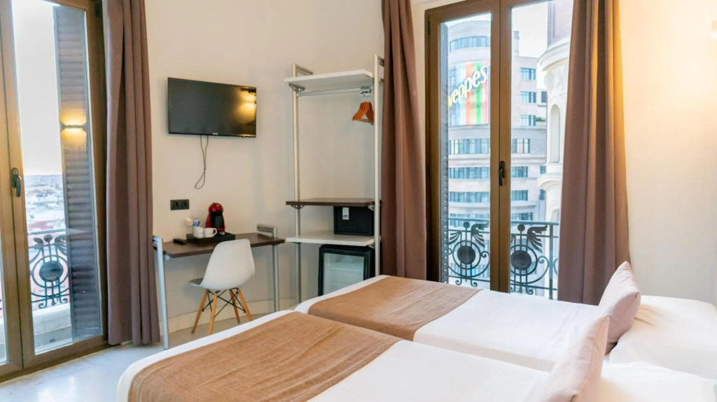 Hostal Gran Via 44