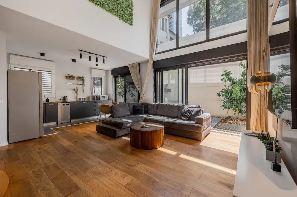 Allenby Spacious 6BR Home by Sea N' Rent