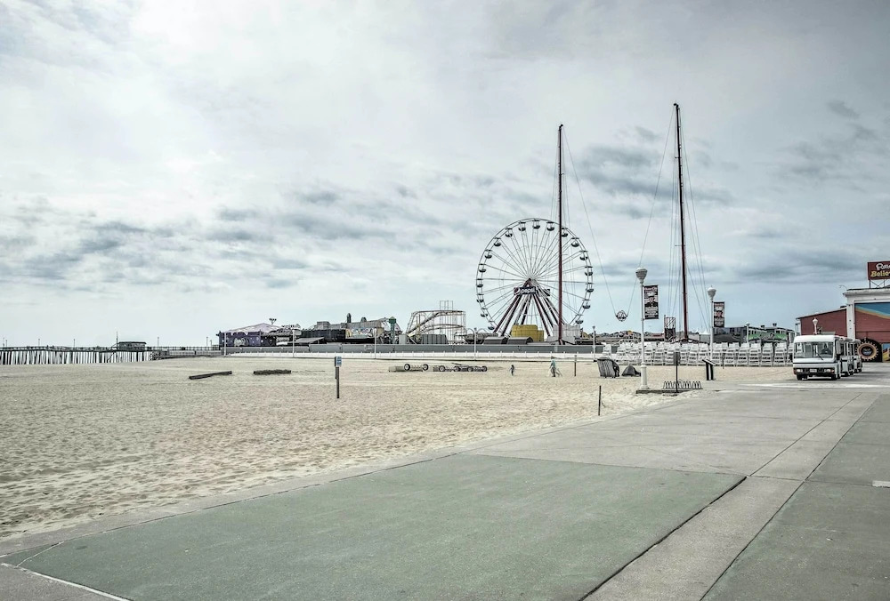 2 Mi to Ocean City Boardwalk: Gem w/ Pool + Marina