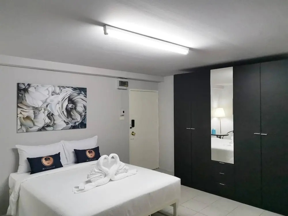 RoomQuest Bangkok Ratchada