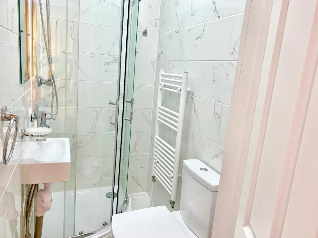 Spacious 2 Bedrooms 2 Baths Apartment with Garden and Parking