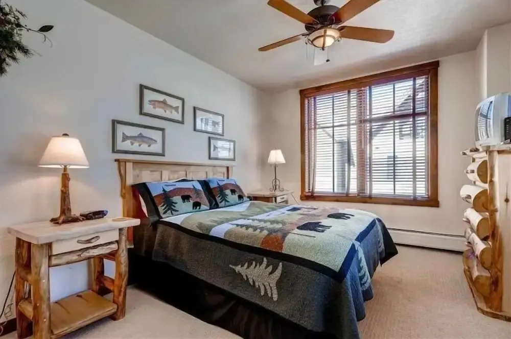3 Bedroom Mountain View Condo Located in Historic Downtown Breckenridge with Hot Tub Access