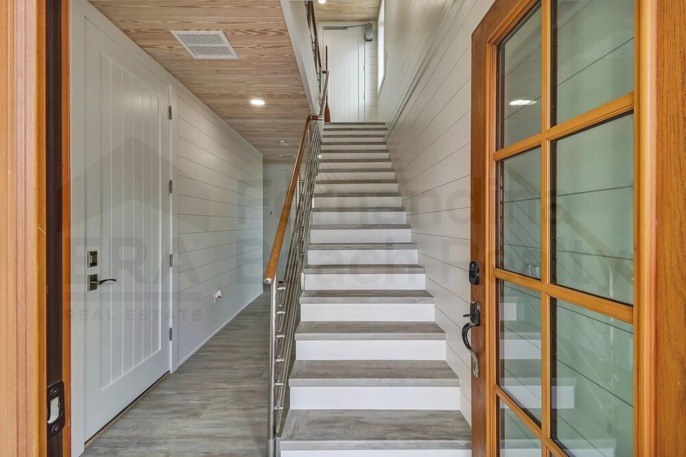 226 Sf 2nd Floor 3 Bedroom Townhouse by RedAwning