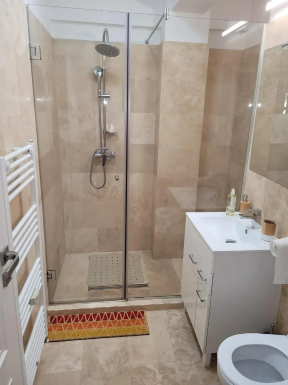 Lovely Apartment Near City Center (w/ Parking)