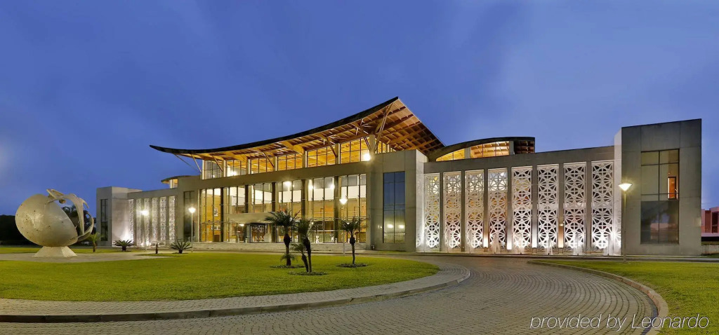 L Amphitrite Palace Beach Resort & Spa