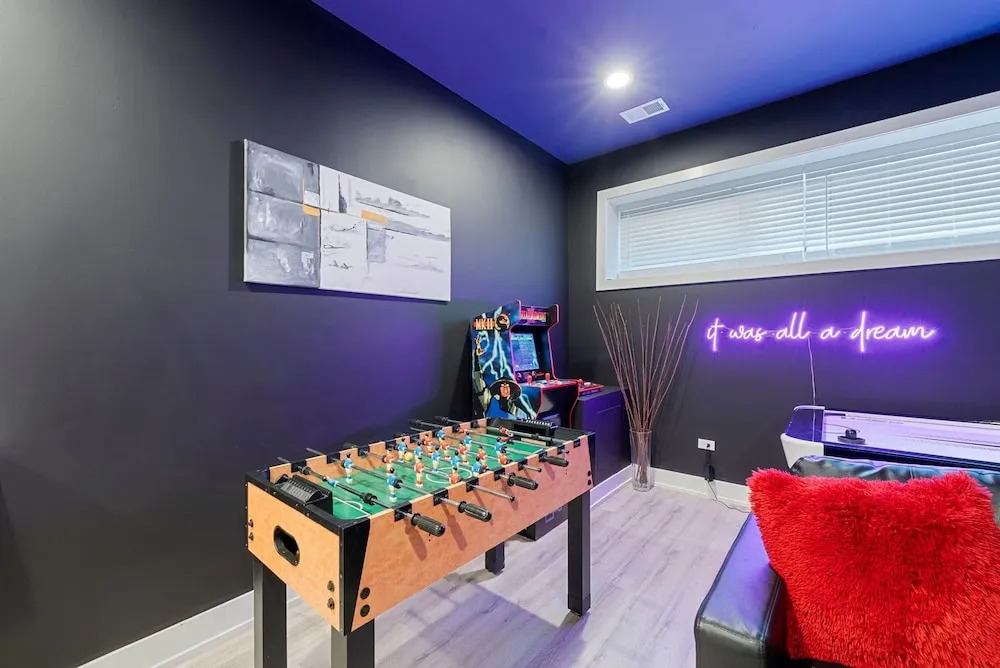 Magnificent NEW Home w 8 Beds Free Parking