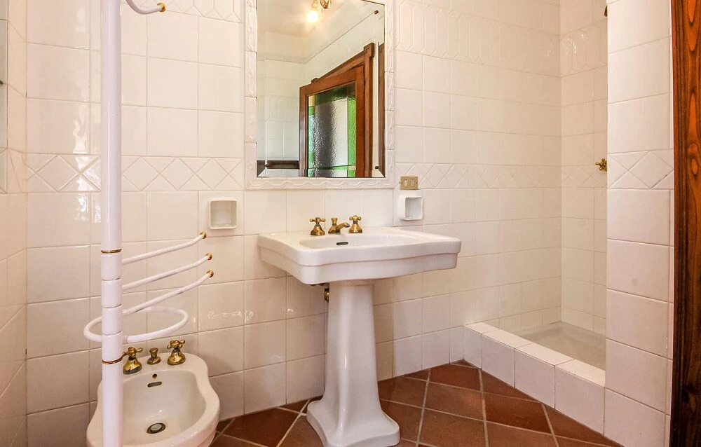 Nice Home in Caserta Vecchia With Wifi and 5 Bedrooms