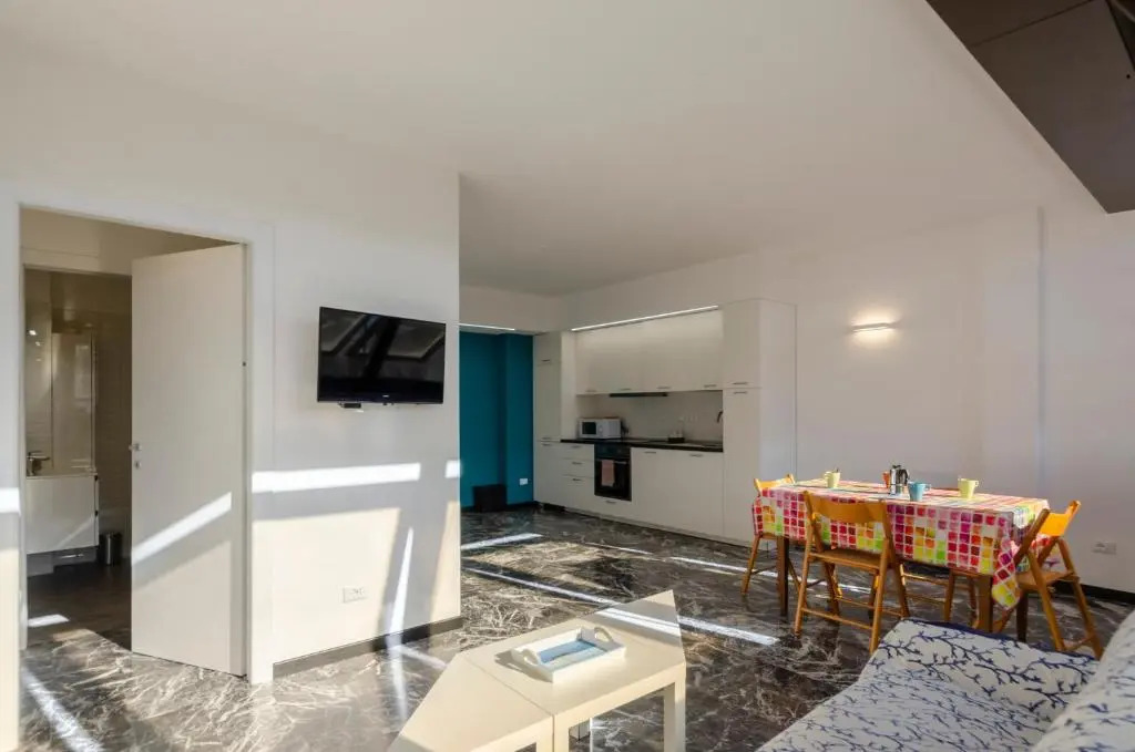 JOIVY Spacious Apt For 6, Near Train Station And Beach