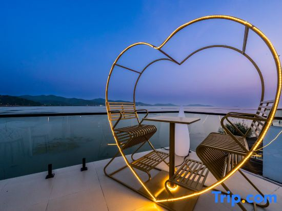 Floral Hotel·Suzhou first love meet you hostel (Taihu Hengshan Island Scenic Spot Shop)