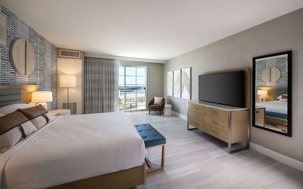 Inn at the Pier Pismo Beach, Curio Collection by Hilton
