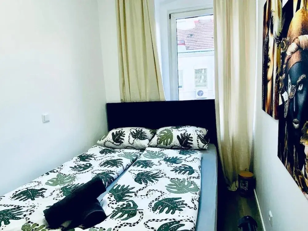 7BR Apt for 15P Near Schönbrunn