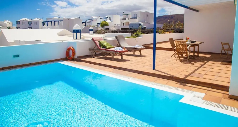 Villa Naos