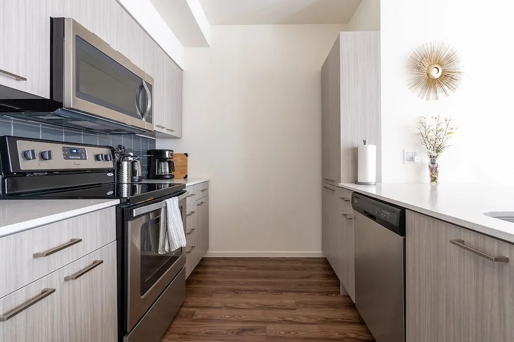 Sophari Isle: Mercer Island Apartments