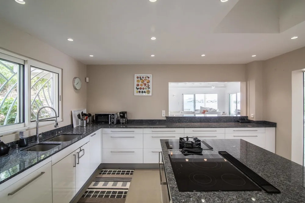 Exclusive Gated Area, Close to Beaches, Huge Pool, AC, Free Wifi, Perfect for Families !