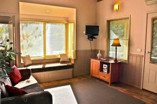 Autumn Leaf Cottage 1