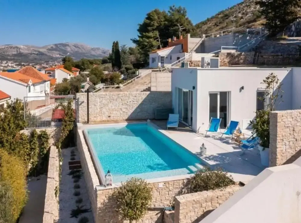 Modern Villa With Pool Nancy