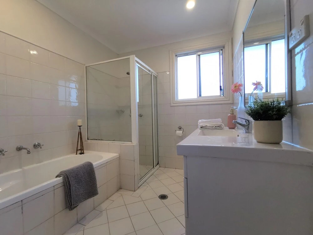 Comfy 4 Bedroms Corner House